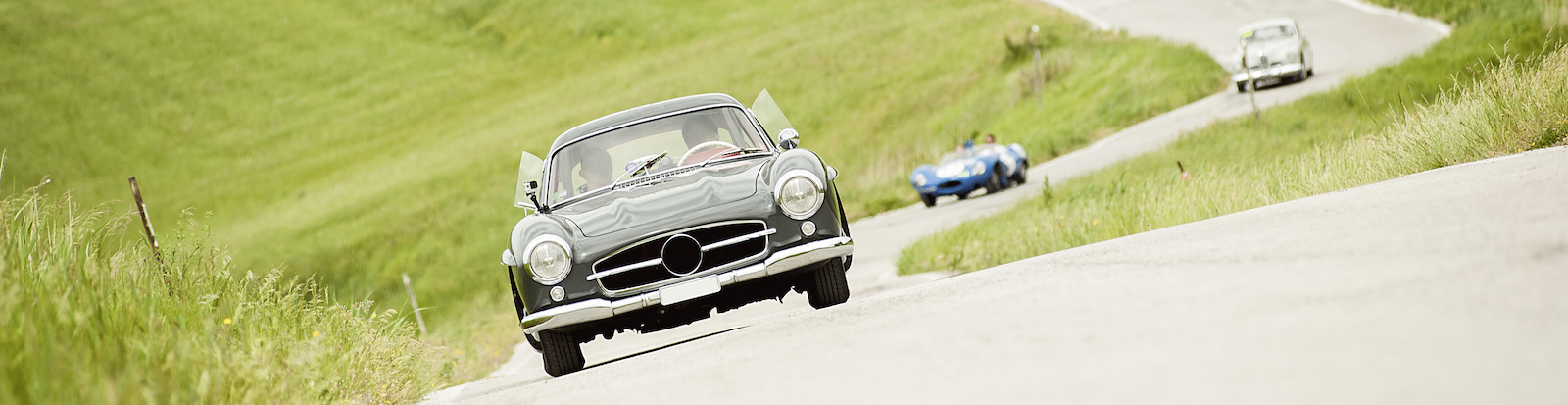 passeio de carros clássicos de fabrico europeu